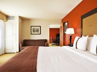 Фото отеля Holiday Inn Hotel & Suites Bloomington Airport, an IHG Hotel