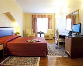 NearBy Hotel