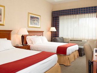 Фото отеля Holiday Inn Express Hauppauge-Long Island, an IHG Hotel