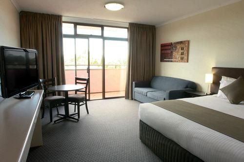 Comfort Hotel Adelaide Meridien