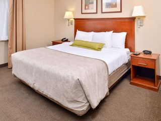Фото отеля Candlewood Suites Lafayette, an IHG Hotel