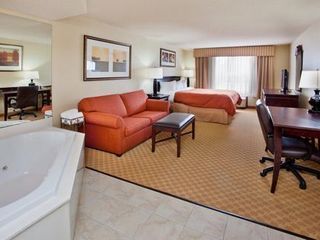 Фото отеля Country Inn & Suites by Radisson, Savannah Midtown, GA