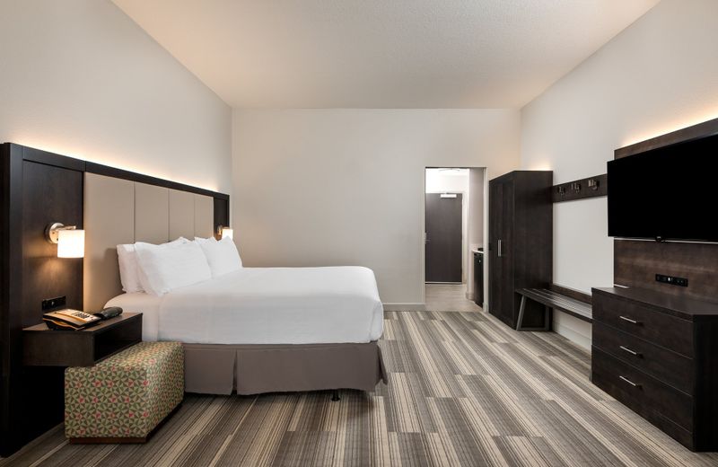 Holiday Inn Express & Suites Lakeland South, an IHG Hotel