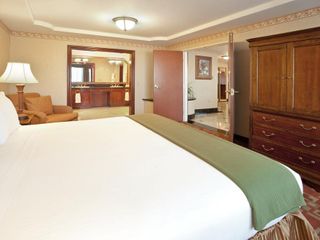 Фото отеля Holiday Inn Express Hotel & Suites El Centro