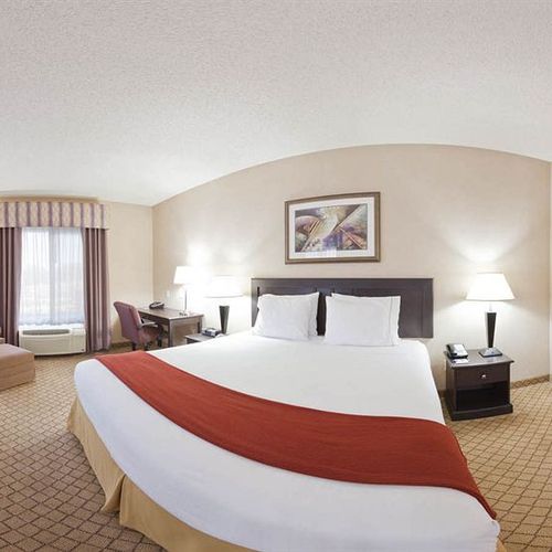 Photo of Holiday Inn Express Hotel & Suites Roseville - Galleria Area, an IHG Hotel