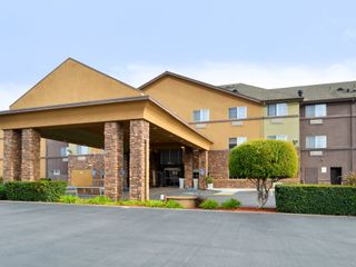 Фото отеля Holiday Inn Express Hotel & Suites Watsonville, an IHG Hotel