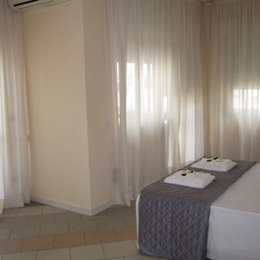 NearBy Hotel