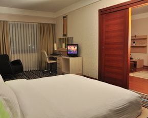 NearBy Hotel