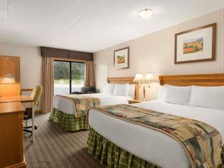 Hotel pic Travelodge by Wyndham Owen Sound ON