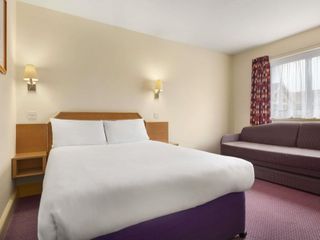 Hotel pic Days Inn by Wyndham Sevenoaks Clacket Lane