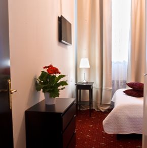 NearBy Hotel
