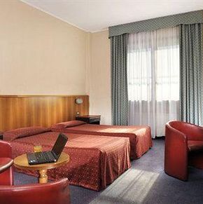 NearBy Hotel