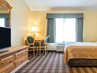 Hotel pic Econo Lodge Inn & Suites Eau Claire