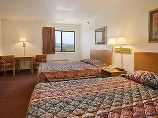 Фото отеля Super 8 by Wyndham Fort Collins