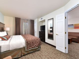 Фото отеля Staybridge Suites Sioux Falls at Empire Mall, an IHG Hotel