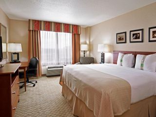 Фото отеля Holiday Inn Purdue - Fort Wayne, an IHG Hotel