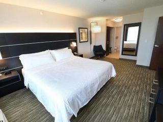 Фото отеля Holiday Inn Express Hotel & Suites Grand Forks, an IHG Hotel