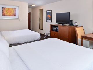 Фото отеля Holiday Inn Express Hotel & Suites Terre Haute, an IHG Hotel