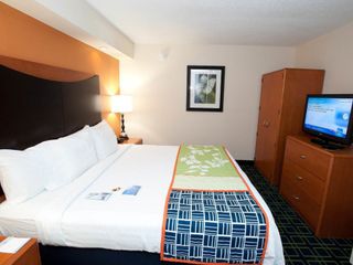 Фото отеля Country Inn & Suites by Radisson, Wichita East, KS