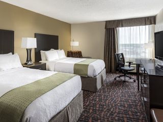Фото отеля Holiday Inn Wichita East I-35, an IHG Hotel