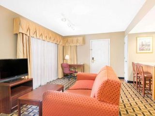 Hotel pic Hawthorn Suites Wichita East