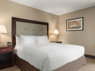 Hotel pic DoubleTree by Hilton Wichita Airport