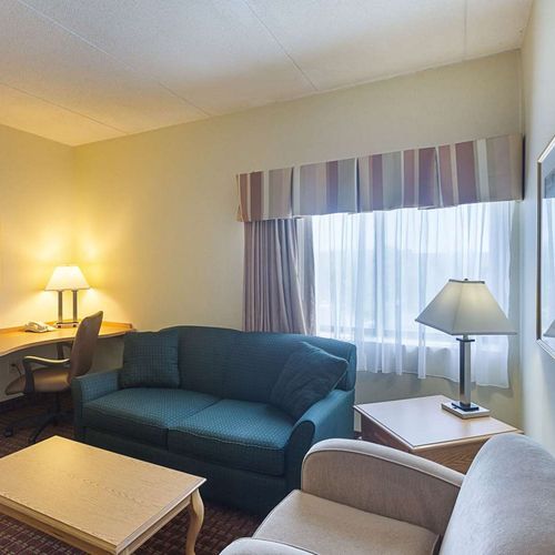 Photo of Quality Suites Hotel - Lansing