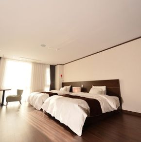 NearBy Hotel
