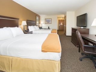 Фото отеля Holiday Inn Express & Suites Pueblo, an IHG Hotel