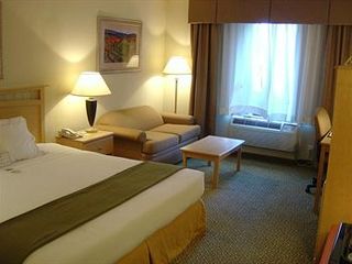 Фото отеля Holiday Inn Express Hotel & Suites Raleigh North - Wake Forest, an IHG