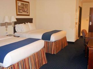 Фото отеля Holiday Inn Express & Suites - South Bend - Notre Dame Univ.