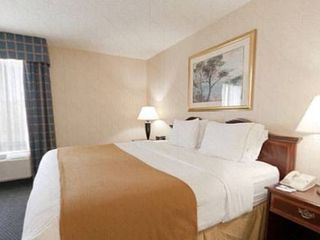 Фото отеля Holiday Inn Express Hotels & Suites Topeka West, an IHG Hotel
