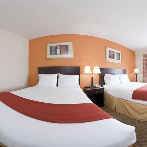 Photo of Holiday Inn Express Hotel & Suites Ashland, an IHG Hotel