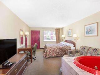 Hotel pic Days Inn & Suites by Wyndham Bentonville