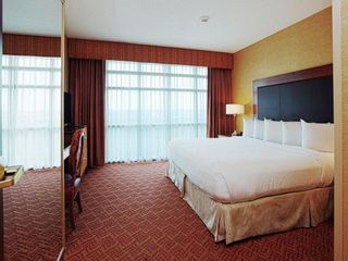 Фото отеля Отель Embassy Suites by Hilton Charlotte Concord Golf Resort & Spa
