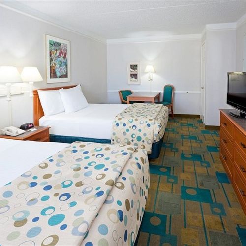 Photo of La Quinta Inn & Suites by Wyndham Lewisville