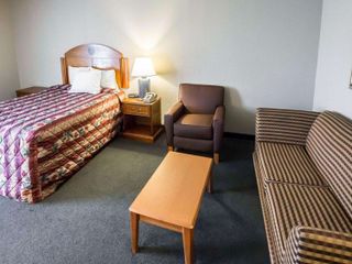 Hotel pic Days Inn & Suites by Wyndham Merrillville