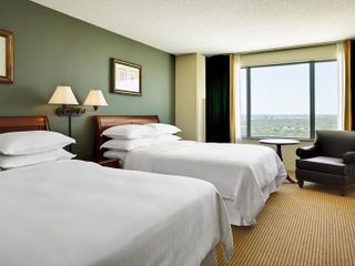 Фото отеля Sheraton Overland Park Hotel at the Convention Center