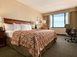Фото отеля DoubleTree by Hilton Kansas City - Overland Park