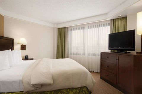 Embassy Suites Kansas City – Overland Park