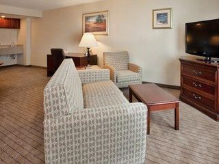 Фото отеля Holiday Inn Hotel & Suites Overland Park-Convention Center, an IHG Hot