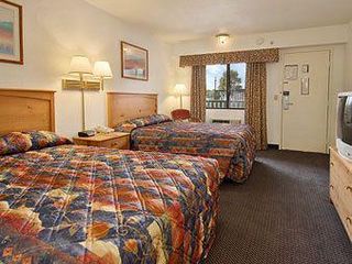 Hotel pic Rodeway Inn & Suites Mackinaw City – Bridgeview