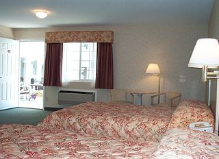 Фото отеля Court Plaza Inn & Suites of Mackinaw