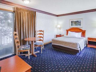 Hotel pic Super 8 Beachfront by Wyndham Mackinaw City, MI