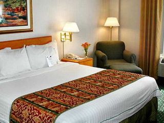 Фото отеля SureStay Plus Hotel by Best Western Scottsdale North