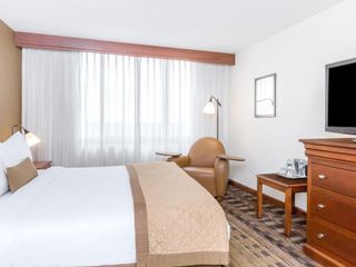 Hotel pic Clarion Hotel & Suites