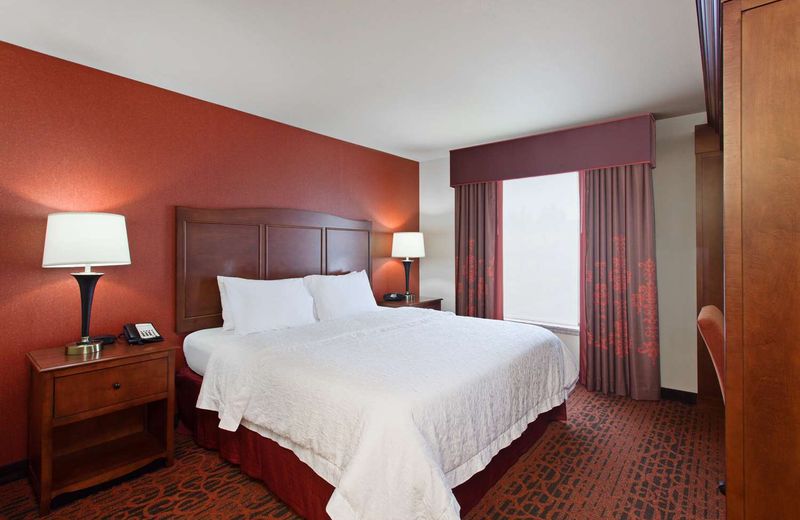 Hampton Inn and Suites Seattle – Airport / 28th Avenue