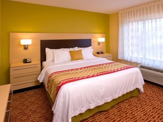 Hotel pic TownePlace Suites Omaha West