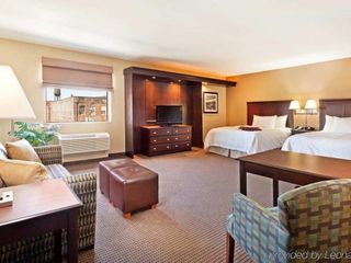Фото отеля Hampton Inn & Suites Omaha-Downtown