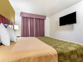 Hotel pic Rose City Inn & Suites